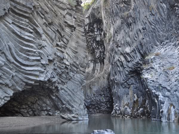 Felsformationen in der Alcantara Schlucht